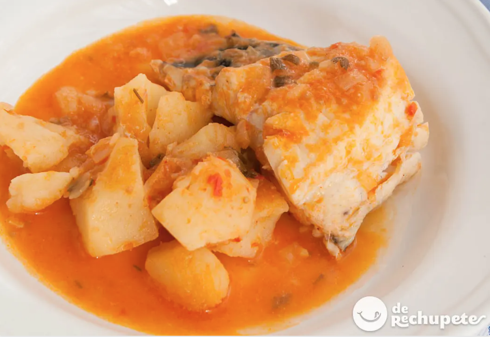 Gazpacho almeriense con guiso de merluza y patatas.
